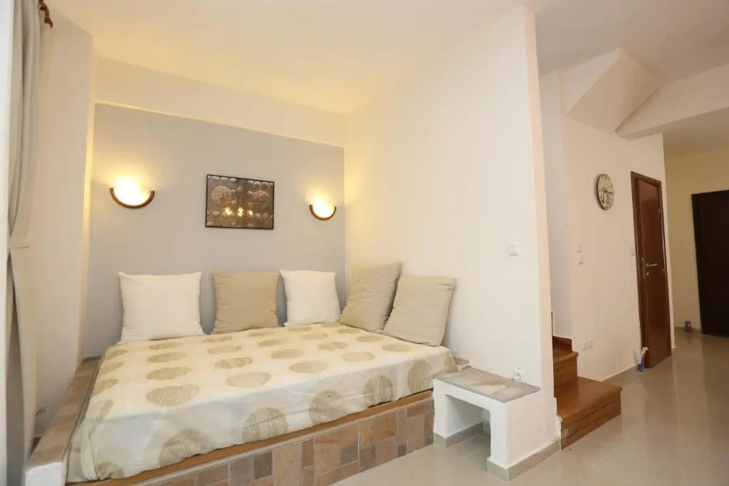 Villa Argo 2 - Beachfront, Big gardens, Location!