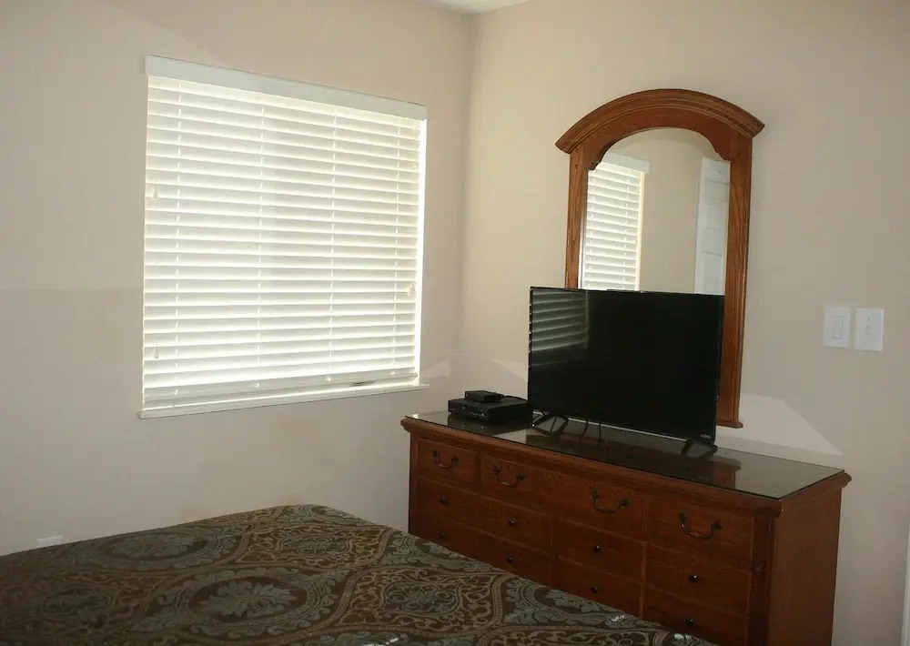Sunrise Pointe 11f 3 Bedroom Condo by RedAwning