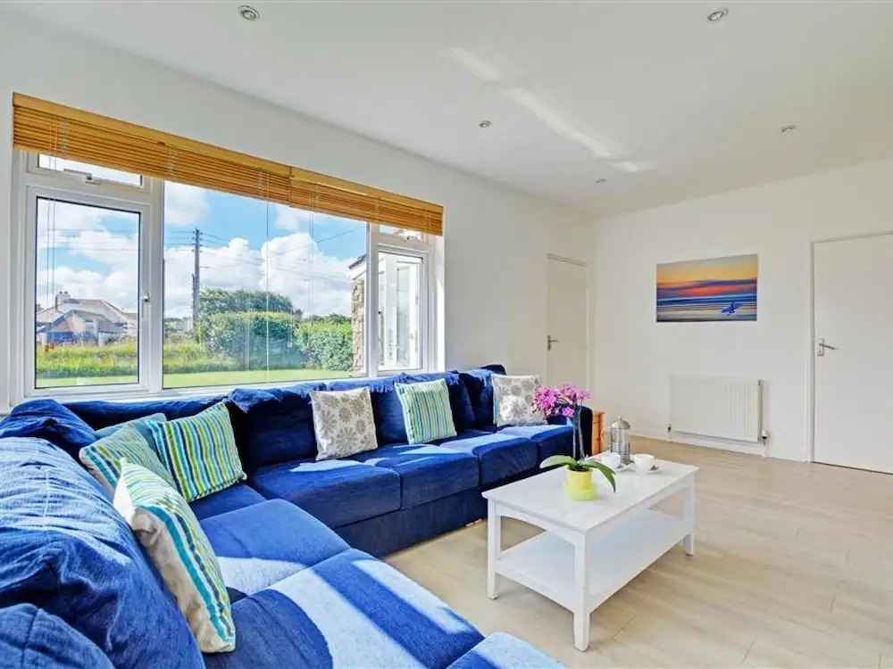 Cozy Holiday Home in Widemouth Bay With Large Garden
