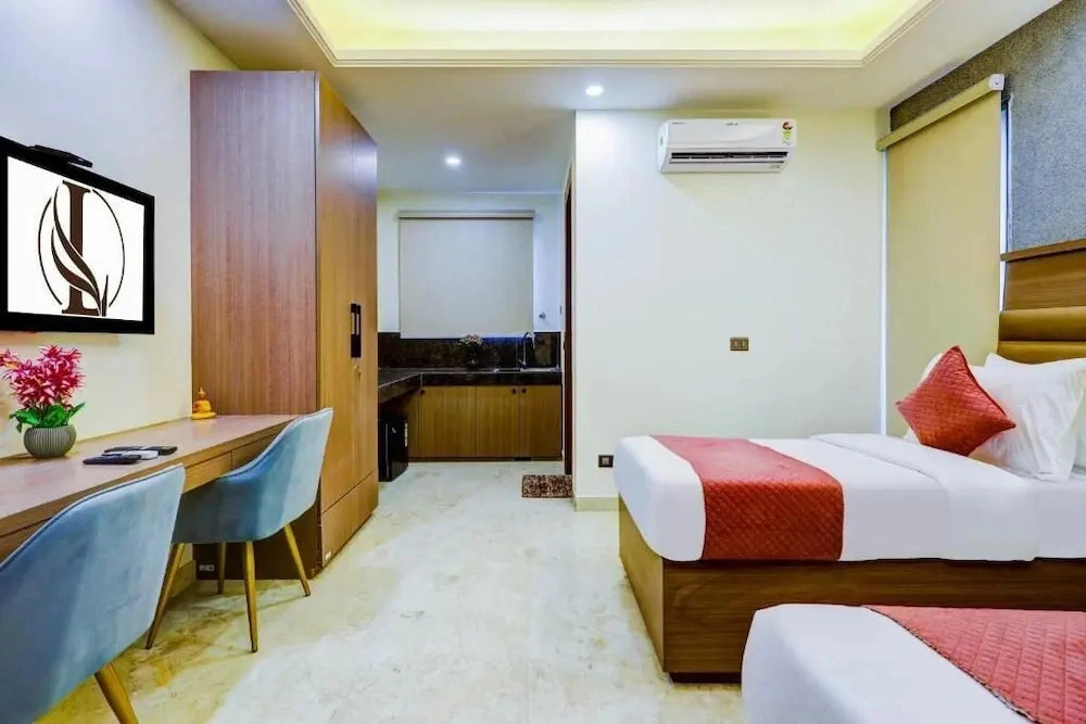 Limewood Stay Premium Studios Sector 29