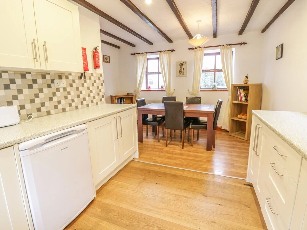 2 Stable Cottage