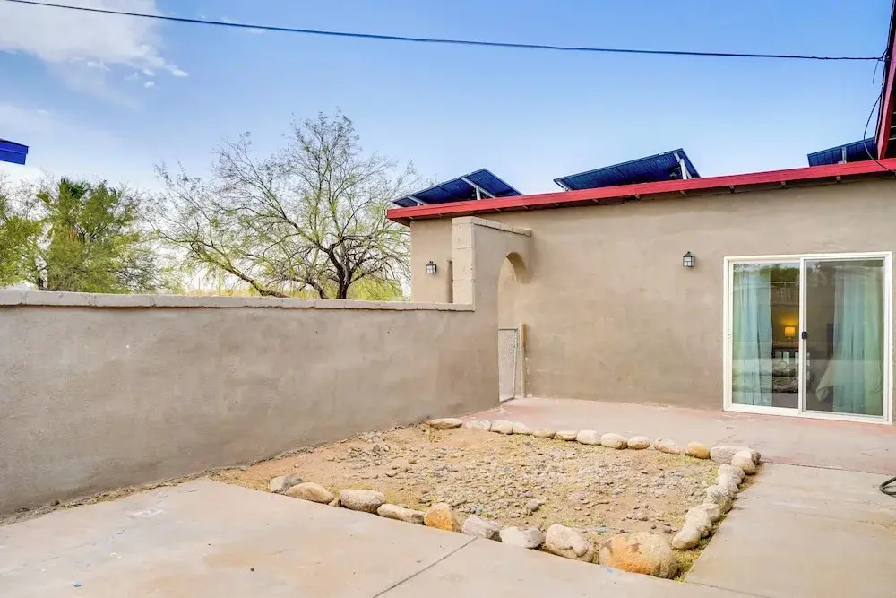 2 Mi to University of Arizona: Tucson Urban Escape