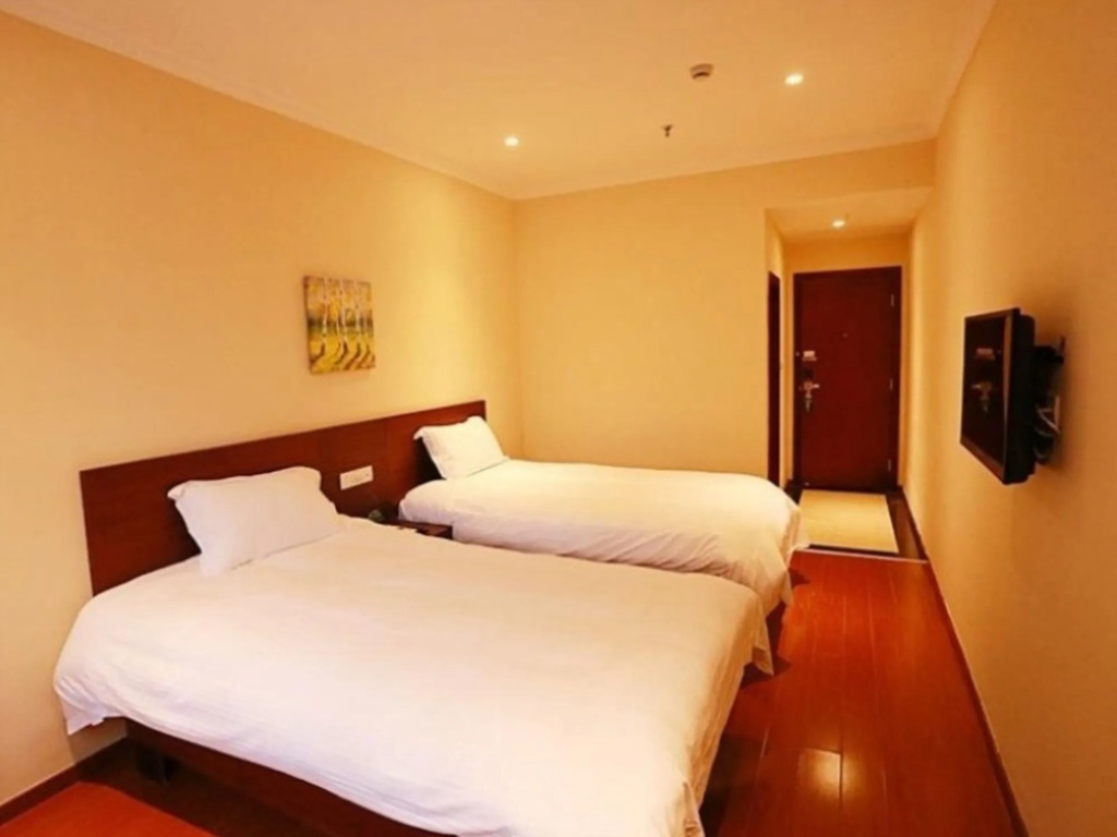 GreenTree Inn Lianyungang Donghai New Bus Station Express Hotel