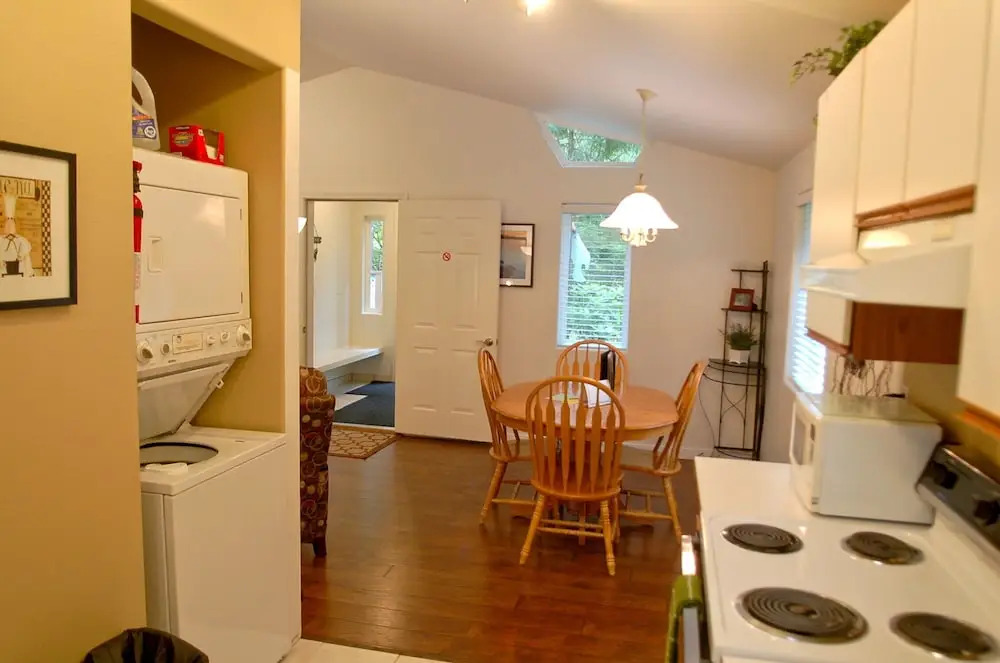 Glacier Springs Cabin 16 - This is a Great Cottage With an Outdoor hot tub
