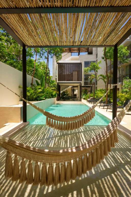 Studio wterrace, hammock, and pool access