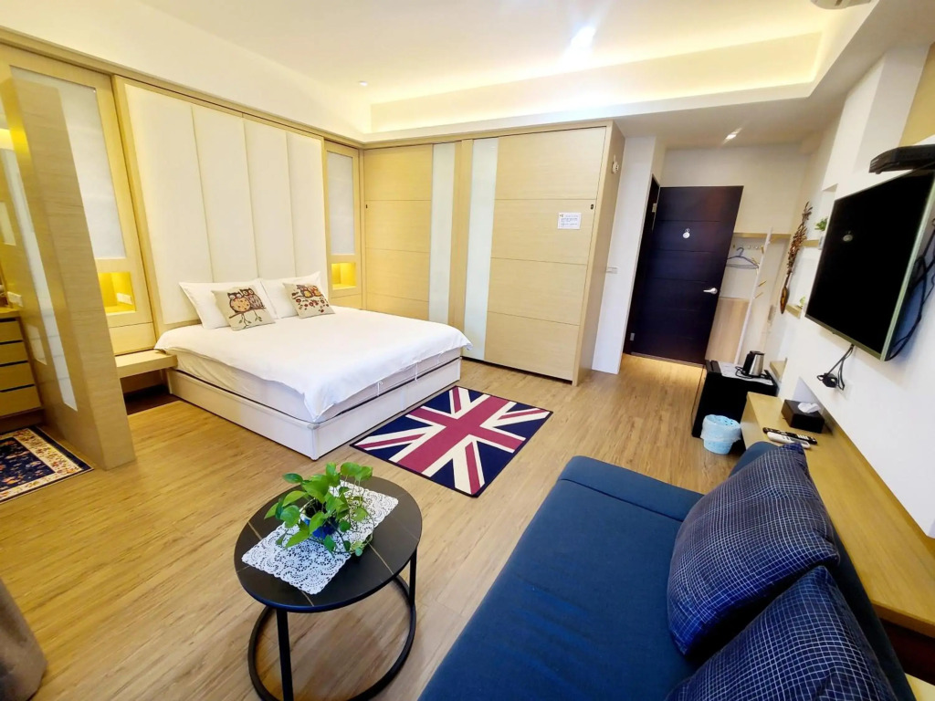 Love Happiness Inn