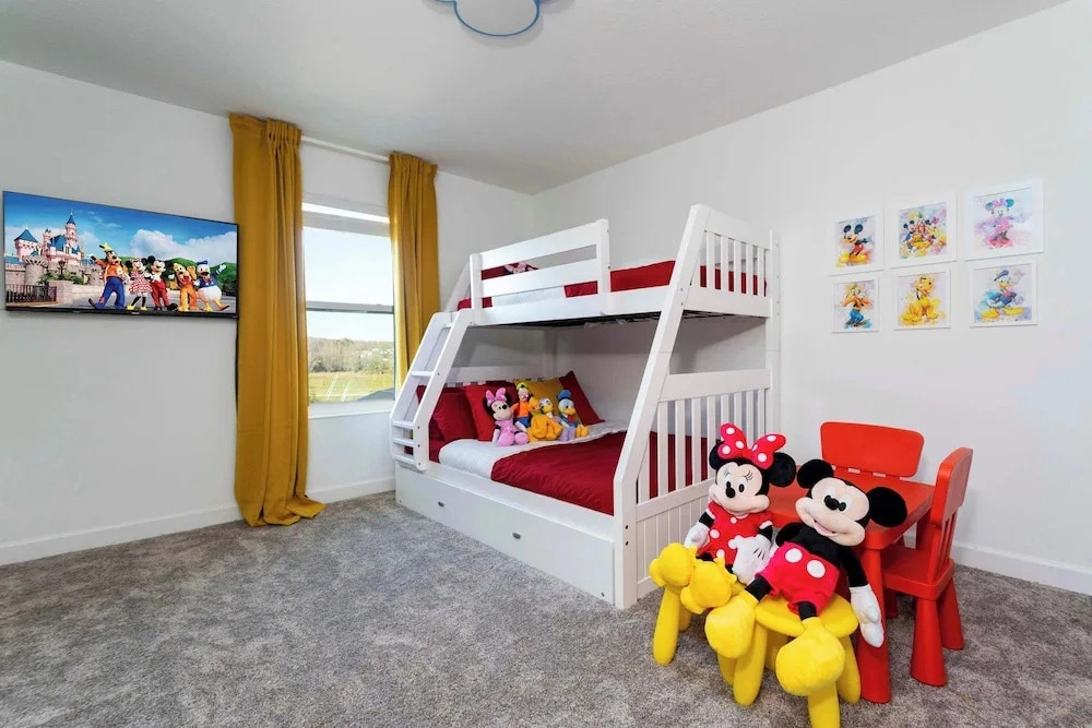 Stylish & Fun Retreat, Pool, Themed Rooms