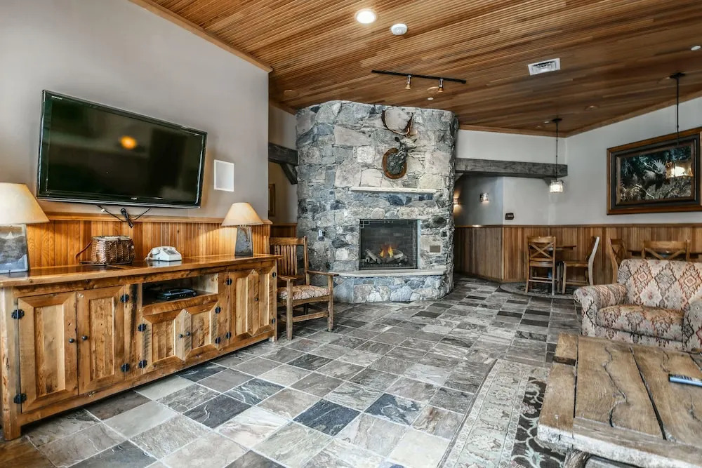Jack Pine 8013 by SummitCove Vacation Lodging