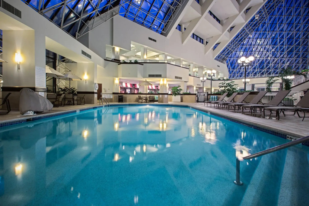 Crowne Plaza Hotel St. Louis Airport by IHG
