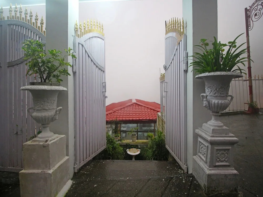 OYO 9331 Hotel White House