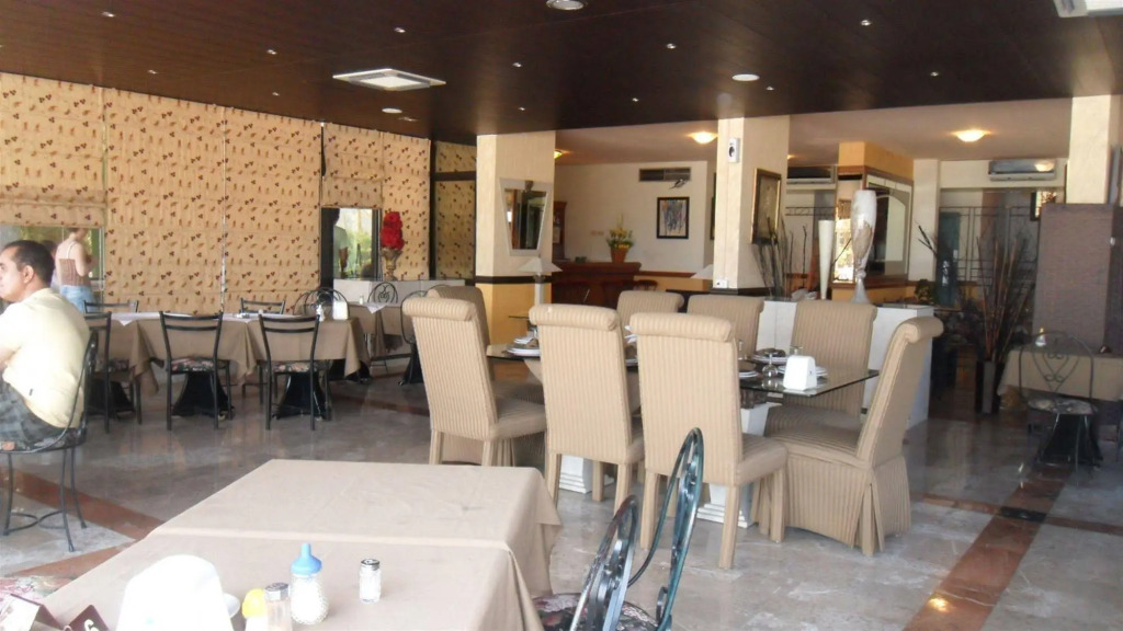 Holiday Suites Hotel & Beach Resort