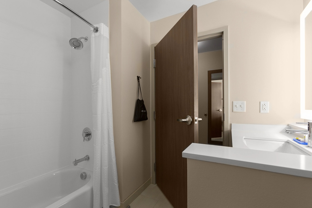 Holiday Inn Express & Suites - Fayetteville South by IHG