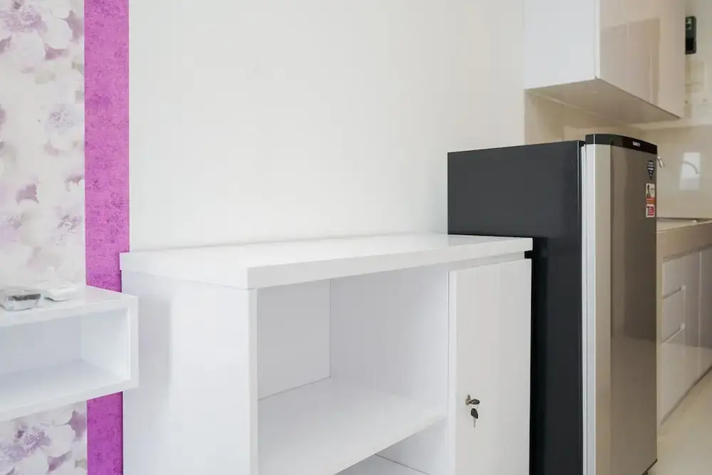 Homey Studio Apartment with Pool View at Springwood Residence