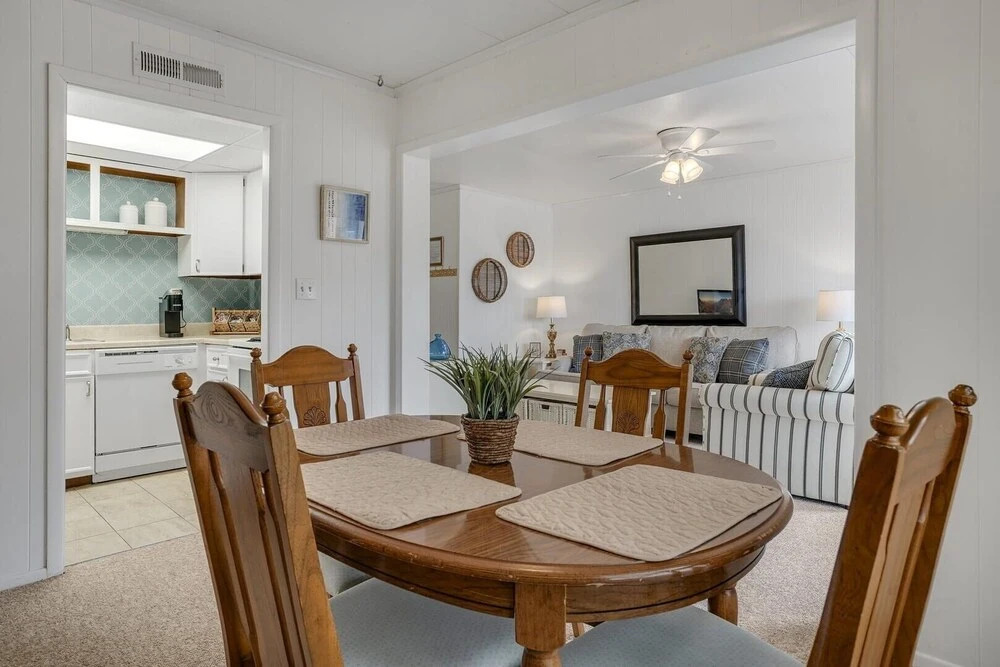 Gullway Villas 408 Unit 204 2 Bedroom Condo by Redawning