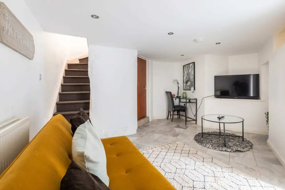 Bright & Quirky 3BD Home - Wellington Terrace!