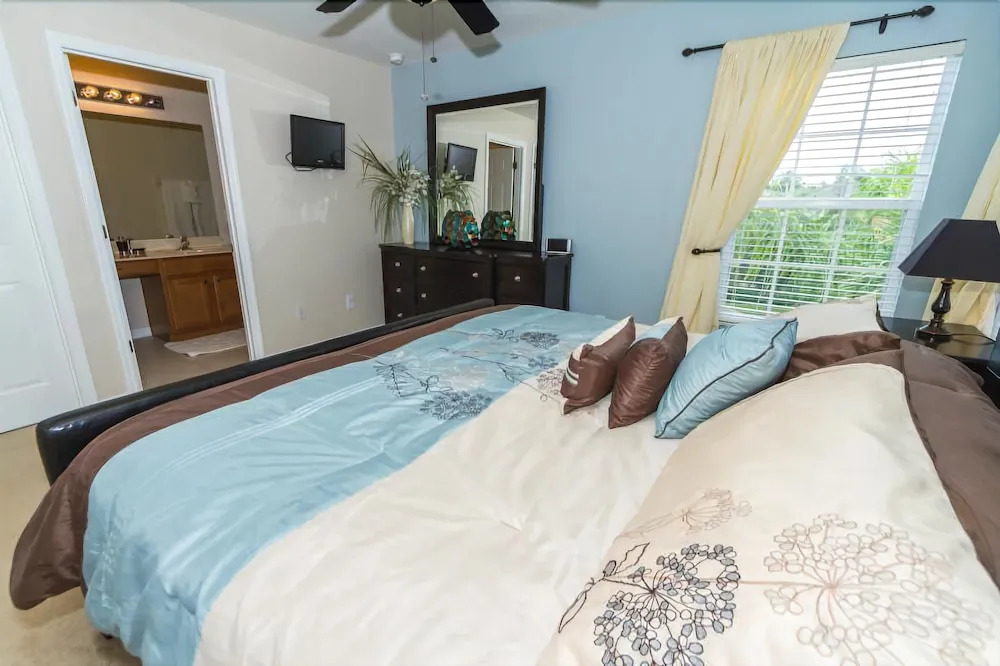 Amazing 6 Bedrooms 4 Baths 1028ocb