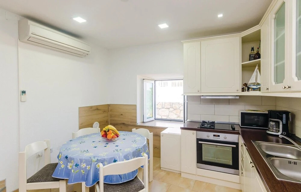 Four-Bedroom Holiday Home In Babino Polje