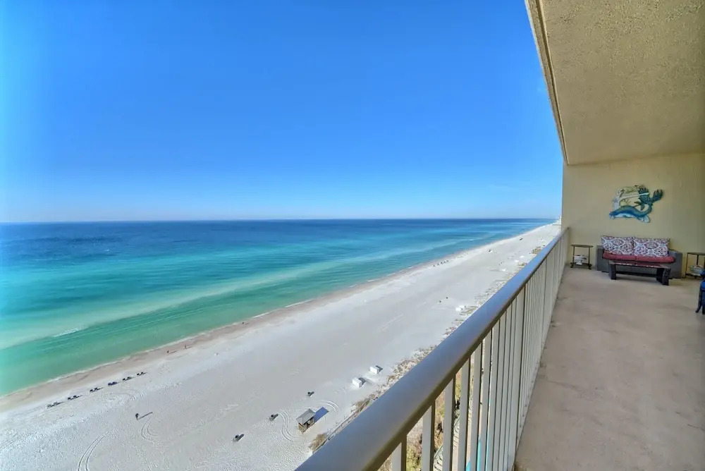 Cozy Oceanfront Condo with Beachside Pool - Unit 1602 by RedAwning