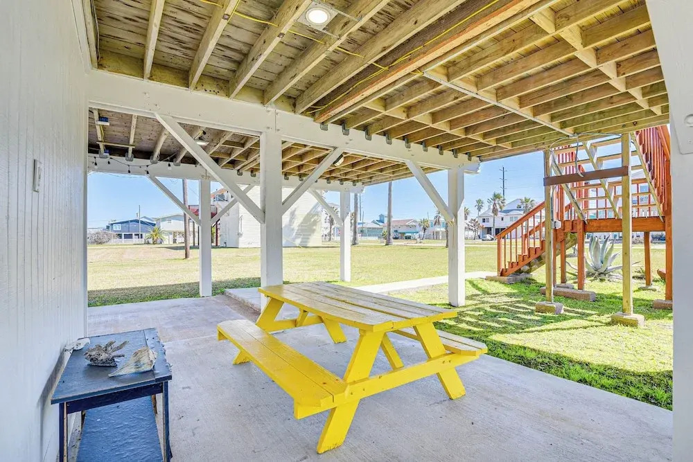 Enjoy the View, Walk to Beach! Galveston Hideaway