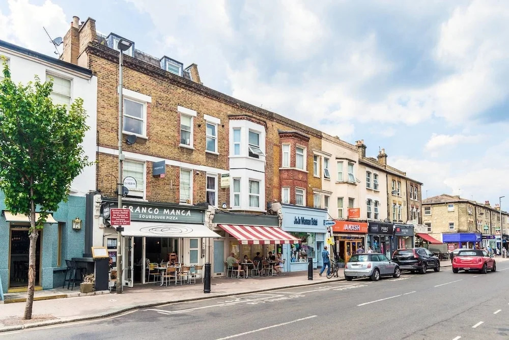 Bright Large Home in Clapham, Sleeps 8!