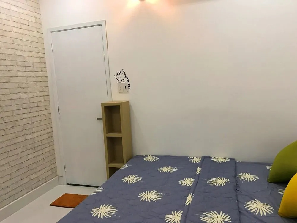 Smiley Apartment 9