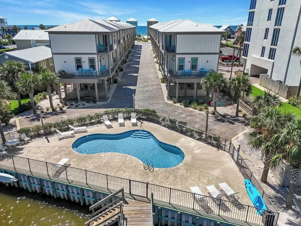 Little Lagoon Cottage for 8 - Free Activities
