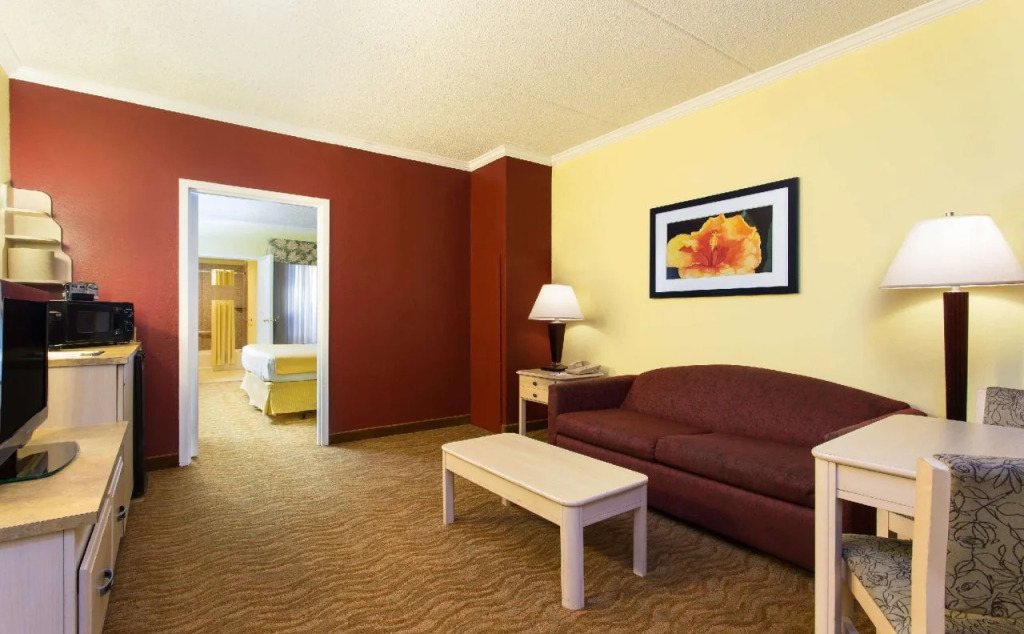 Baymont Inn & Suites Tampa Near Busch Gardens