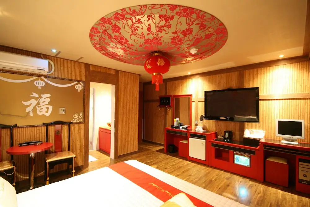 Hera Hotel