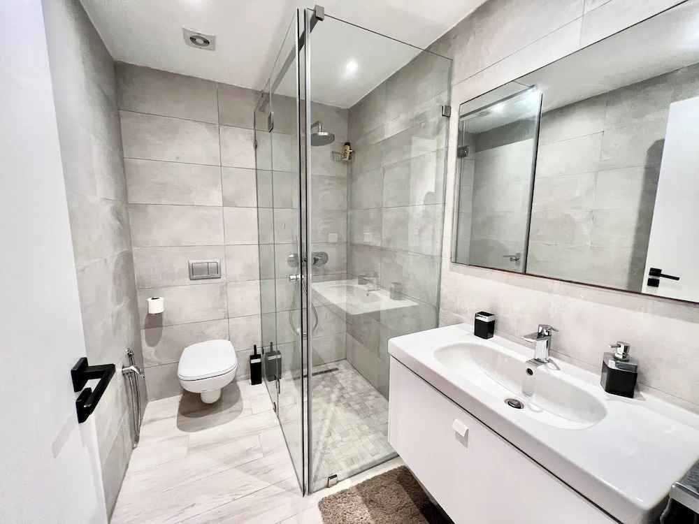 Contemporary Haven of La Marsa S 22
