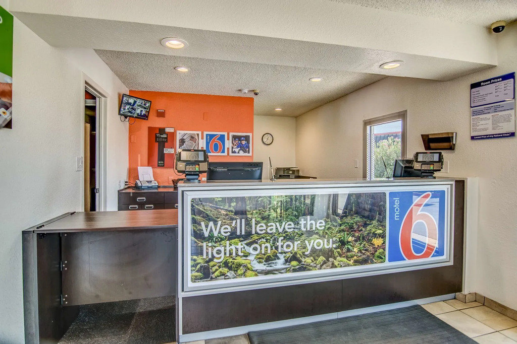 Motel 6-Stockton, CA - Charter Way West