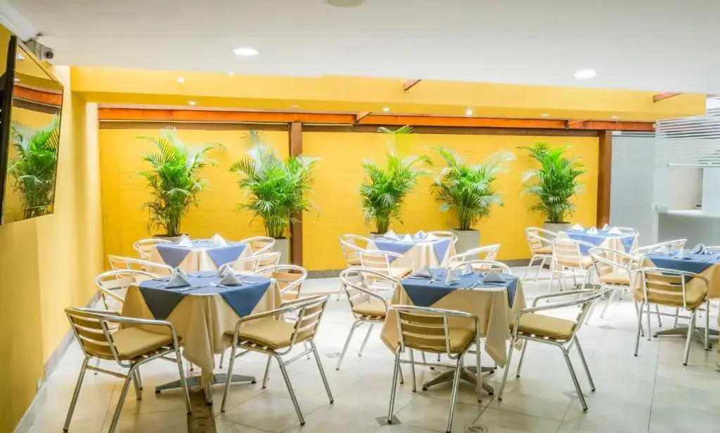 Hotel Regency Suites La Feria