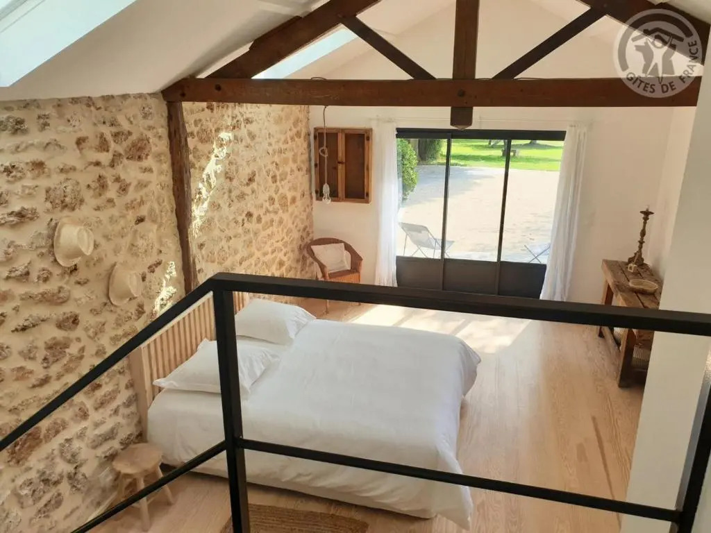 Gîte de Charme à Senlisse: Confort Haut de Gamme, Parc Arboré, Cheminée, Wifi Gratuit, Proche Châteaux - FR-1-527-9