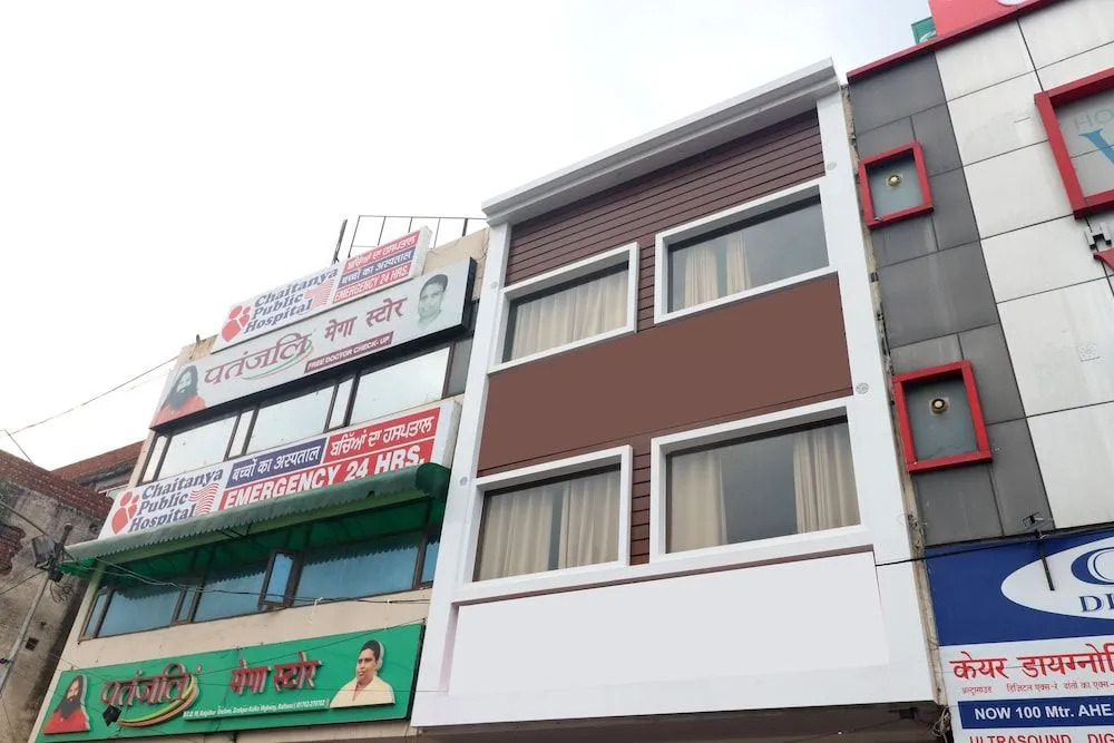 Oyo 18504 Hotel Safari