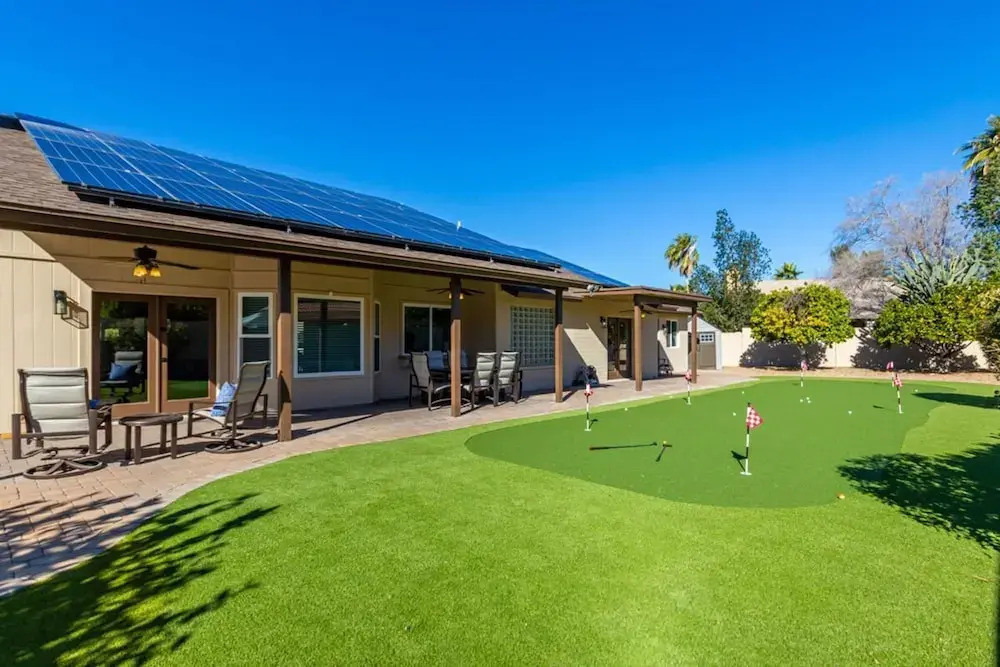 Modern Family Retreat - Pool Spa Firepit Putt Grn