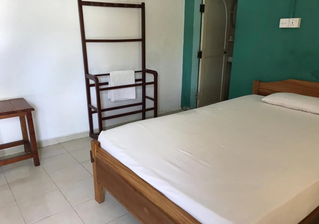 Gnaanams Hotel and Restaurant