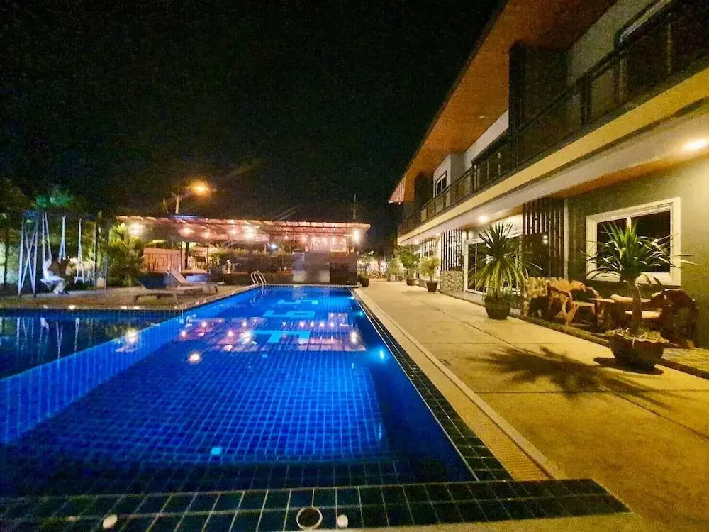 365 Place Maikhao