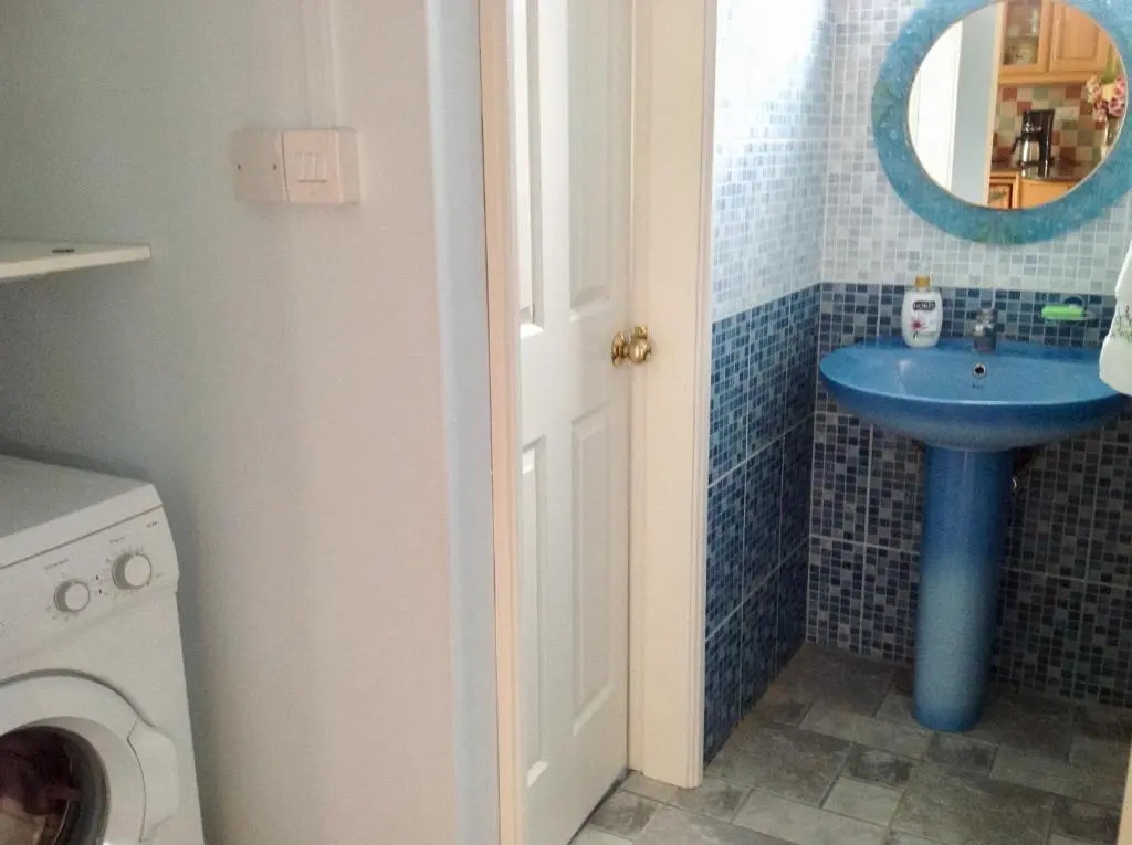 Fayruz Villa is a 3 bedroom, 3 bathroom detached house with AC and swimming pool 5 minutes walk from Flic en Flac public beach