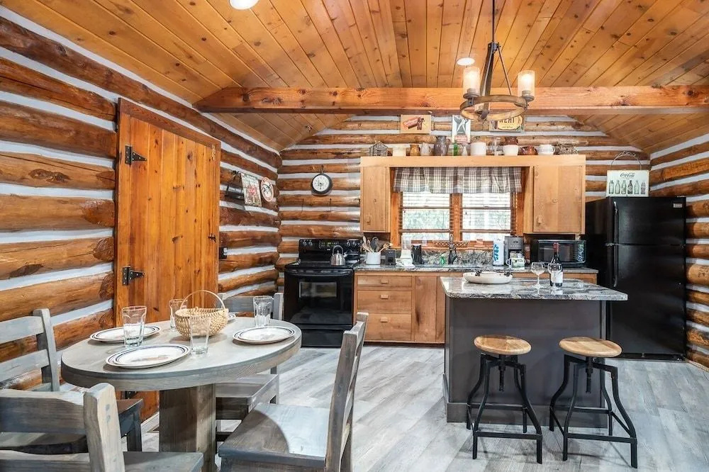 Buckhorn Hideaway 1 Bedroom Home by Redawning