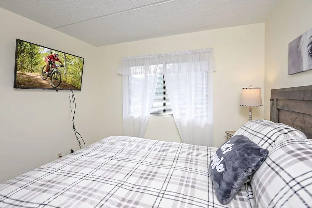 Mountain Splendor 105 by Heritage Cabin Rentals