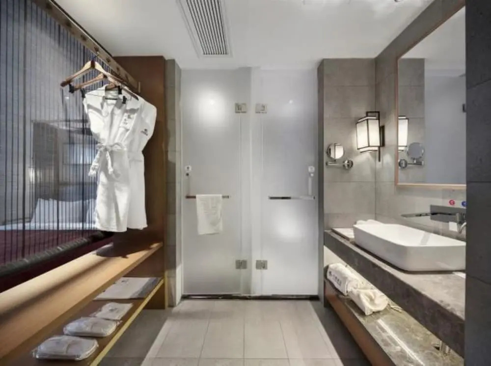 Qianna Bianyuan Hotel
