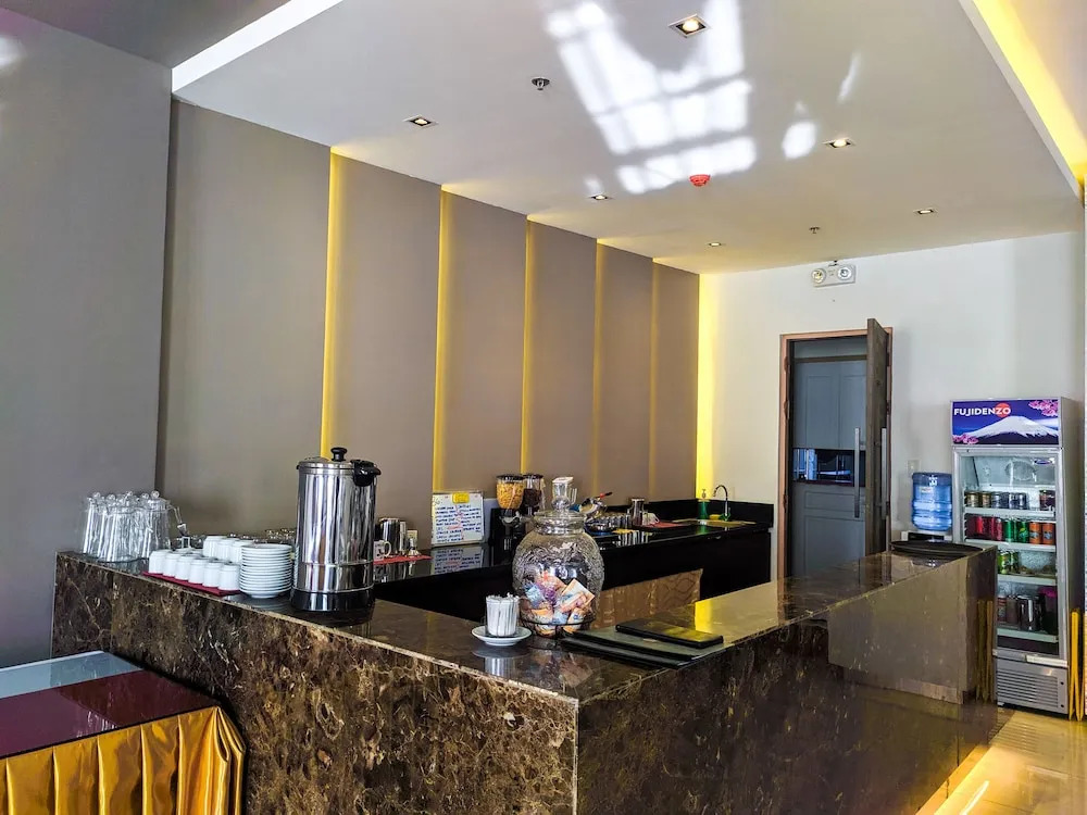 Sotogrande Neopolitan Hotel Inc