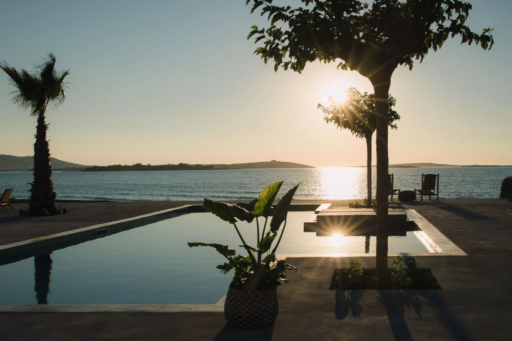 Seesoo Paros Beachfront Luxury Hideaway
