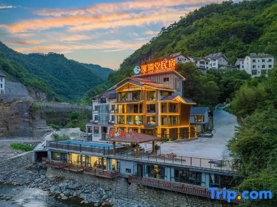 Shennongjia Xixuantang Homestay (Muyuzhen Shennongtan Scenic Area Branch)