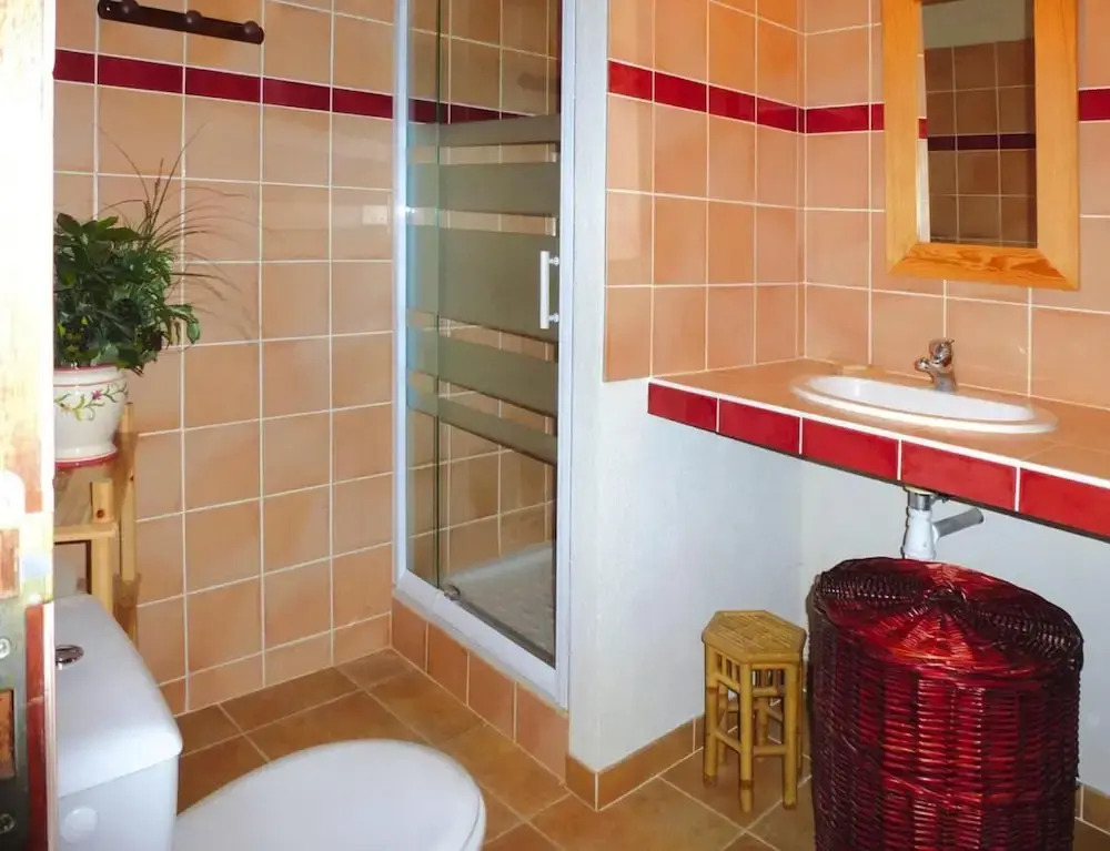 Private Garden House in Redortiers