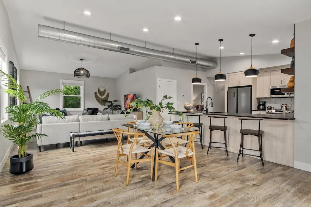 Spacious Downtown Apartment – Walk to Old Town Fc!