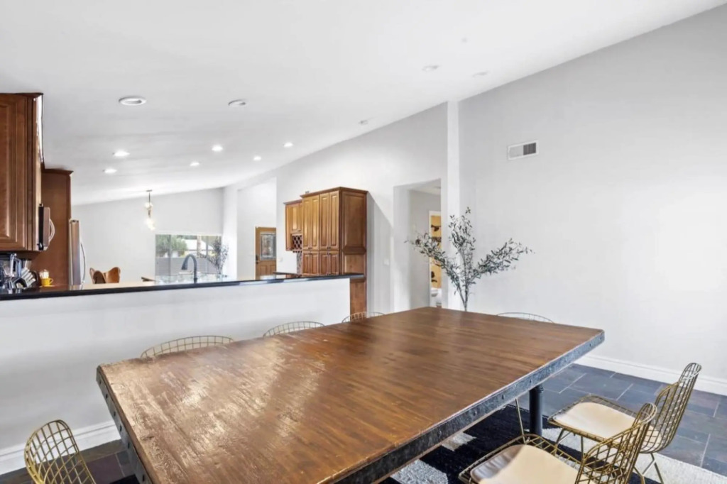 The Scott With Heated Pool by Homeslice Stays
