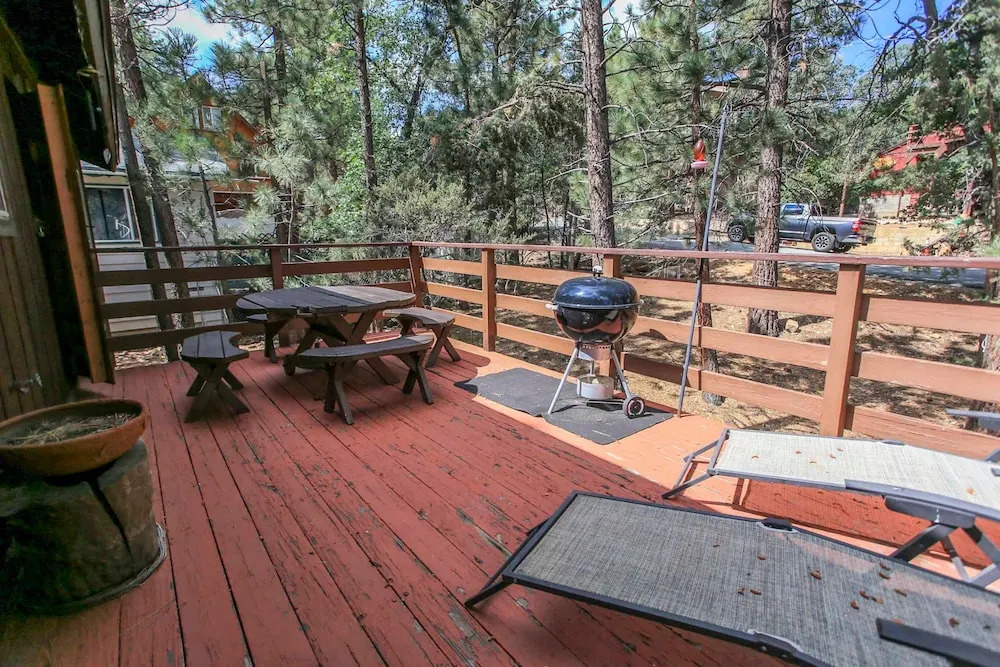 Grannys Love Shack by Big Bear Cool Cabins