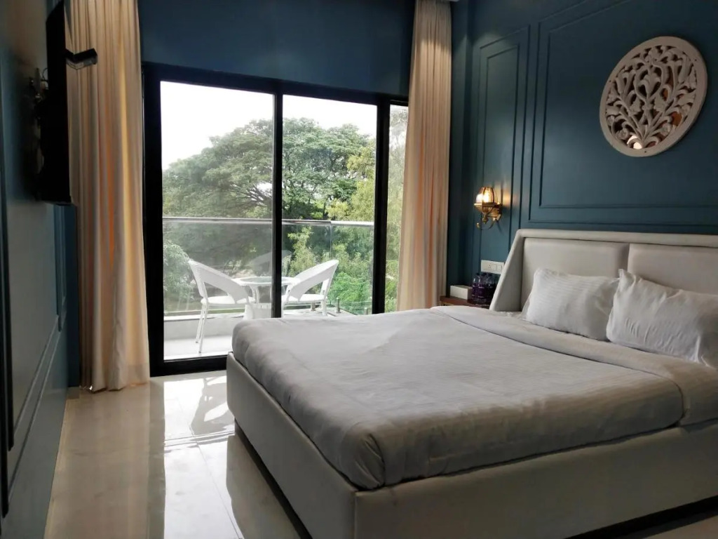 Paramount Riverfront Resort & Spa