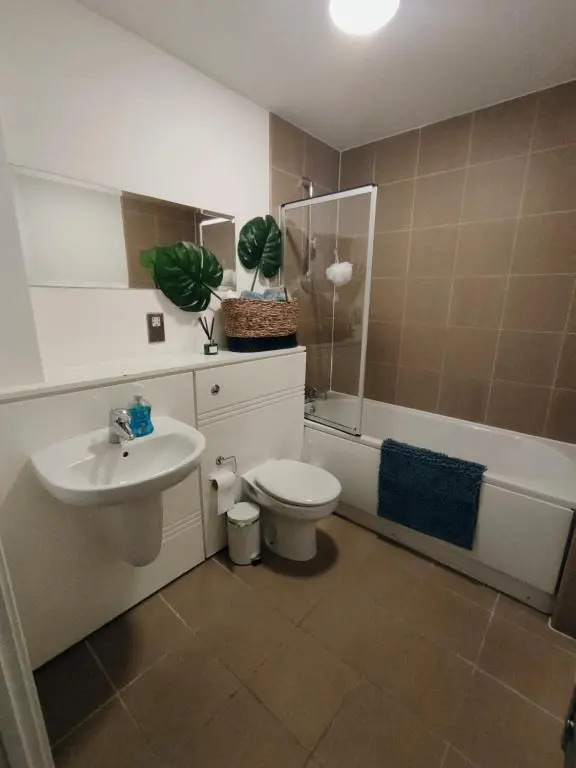 Blue Escape--Lovely 2beds 1bath with free parking