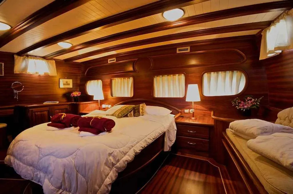 Plaghia Charter Boat&Breakfast